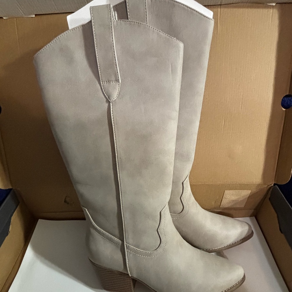 Women's tan Knee-High cowgirl Boots